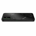 Vista lateral do Infinix GT 30 Pro 5G Dark Flare preto com botões gamer