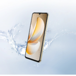 Smartphone Realme Note 70 dourado com tela frontal e bordas finas